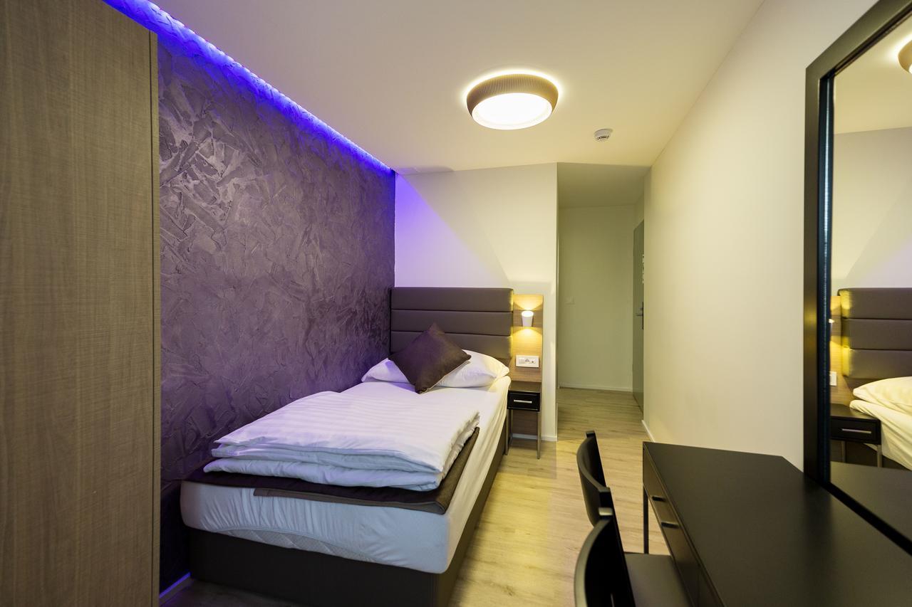Hotel Sleep & Go Self-Check-In Zurich Room photo